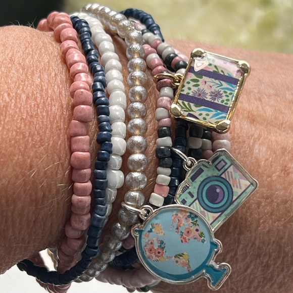 Beaded stretchy charm bracelets travel vacation themed pink blue white floral - Picture 3 of 7
